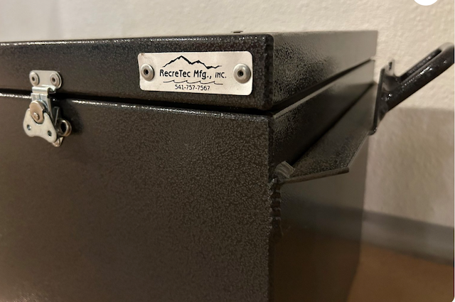 RecreTec Latch in Dry Box Powdercoated and Foam Top